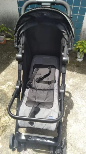Carrinho de bebê usado