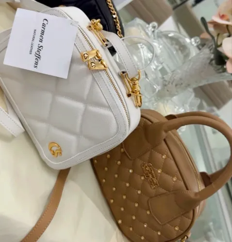 Vendo duas bolsas lateral da marca carmem Steffens