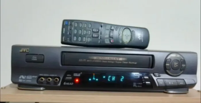 Vídeo cassete JVC HR-J746M Hi-Fi 6 cabeças + controle remoto original (para revisão) .