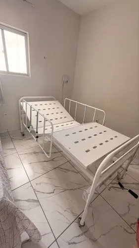 Cama Hospitalar + Cadeira de rodas / Banho