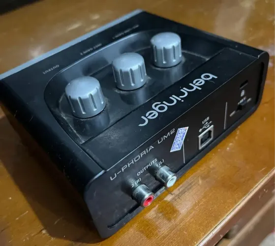 Behringer Um 22 VENDE SE