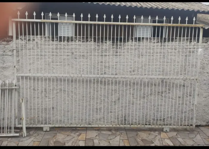 VENDO PORTÃO DE FERRO
