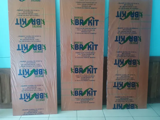 Vendo portas e janelas de madeira !