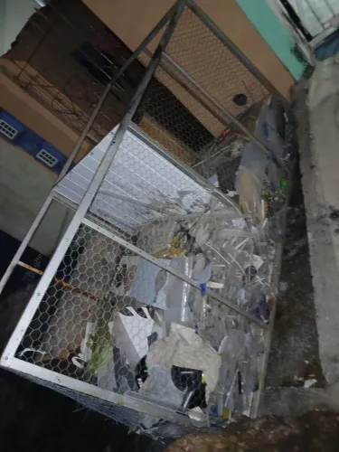 Carrinho gaiola com rodas de trava 