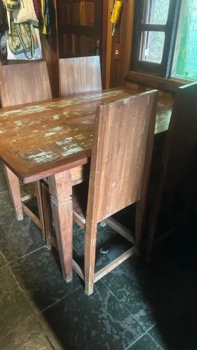 Conjunto Mesa de Jantar + 4 Cadeiras em Madeira de Demolição Maciça - Estilo Rústico