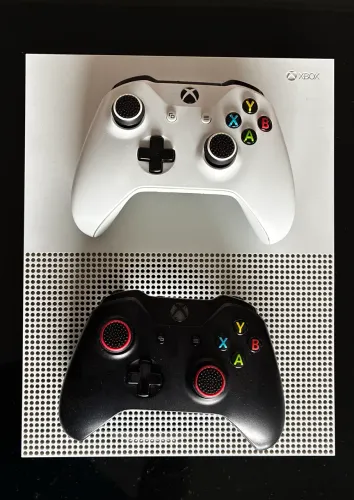 Xbox One Slim 500gb com 2 controles