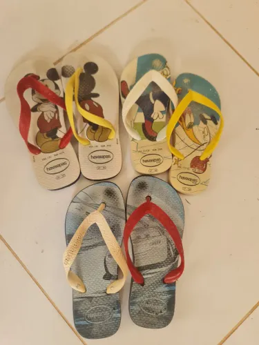 3 havaianas infantis 1 = 27-28 e 2 = 29-30