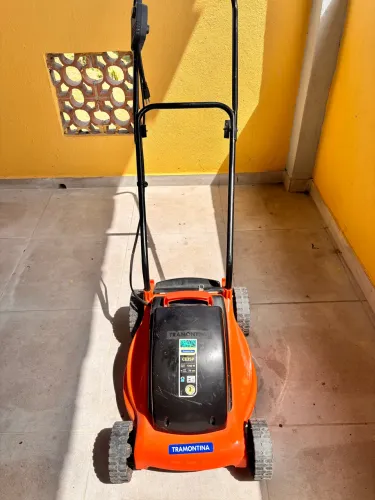 Máquina de cortar grama