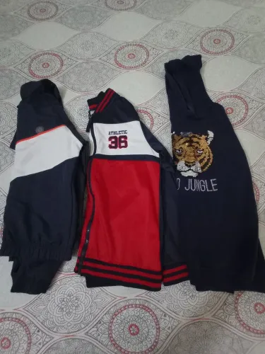 Vendo 3 blusas de menino Tam.12