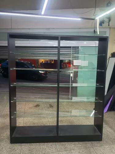 Prateleira expositor em Vidro e Mdf