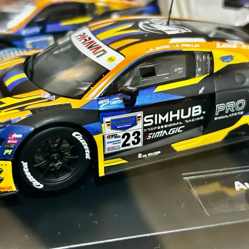 Carrinho Carrera AUDI R8 LMS Evolution 