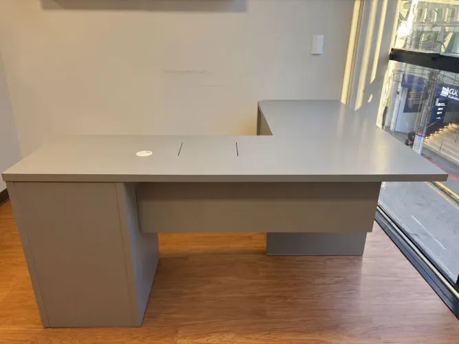 Mesa Profissional Sob Medida em MDF - Ideal para Manicure, Estética ou Escritório