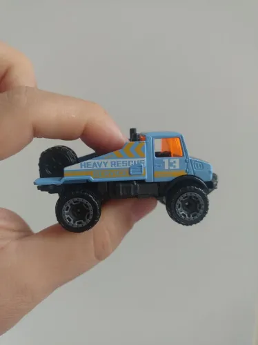 Hotwheels Mercedes Benz Unimog 1300L Azul Loose 1:64 Novo