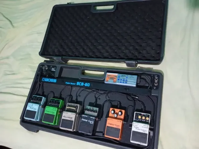 Set de Pedais da BOSS (pedalboard) 