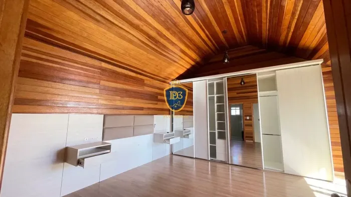 Casa em condomínio a venda no Centro de Castro