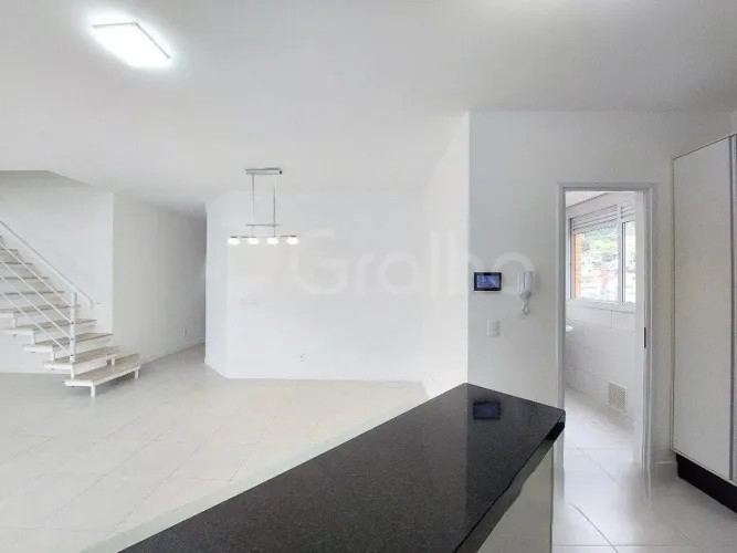 Cobertura duplex à venda no Córrego Grande, em frente ao Parque Linear