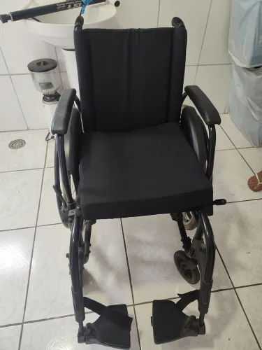 Cadeira de rodas ortobras de alumínio semi nova