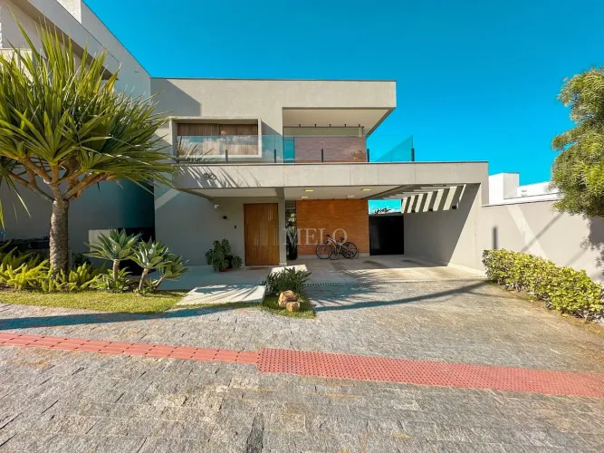 Belíssima Casa para venda e locação no Condomínio Portal do Sol