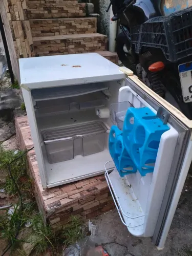 Frigobar Consul Compacto 80L 220V Funcionando
