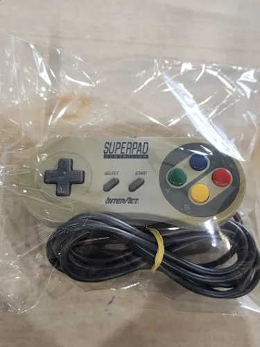Controle de Super Nintendo paralelo dos anos 90