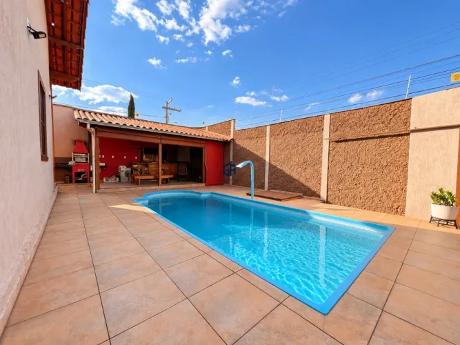 CASA LINEAR 04 QUARTOS 4 VAGAS NO BAIRRO SANTA AMELIA