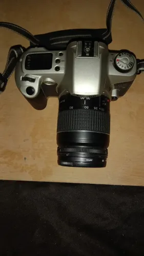 Máquina fotográfica analógica canon eos 500n com objetiva 35 80 