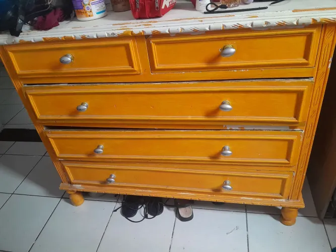 Vendo cômoda antiga ideal para restaurar