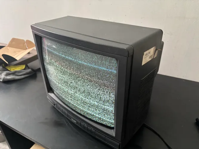 TV Philips 14? de Tubo CRT Retrô - Ideal para Jogos Antigos e Colecionadores