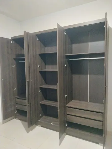 Guarda roupa semi novo