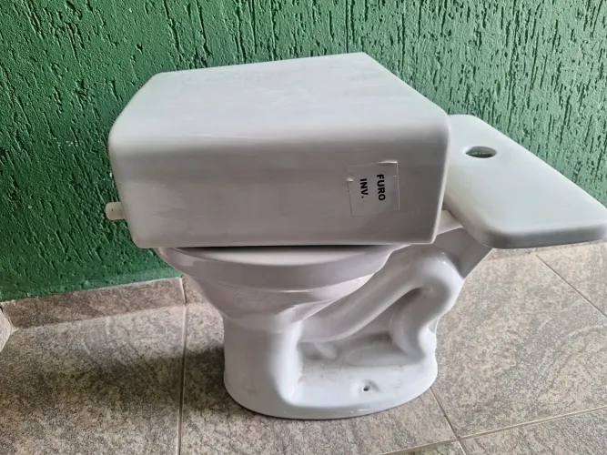 Vaso sanitário com caixa acoplada ICASA- Sabará - Branco.