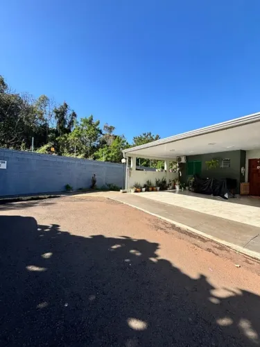 Casa para locação em Condomínio Fechado 3 quartos e 2 vagas de garagem