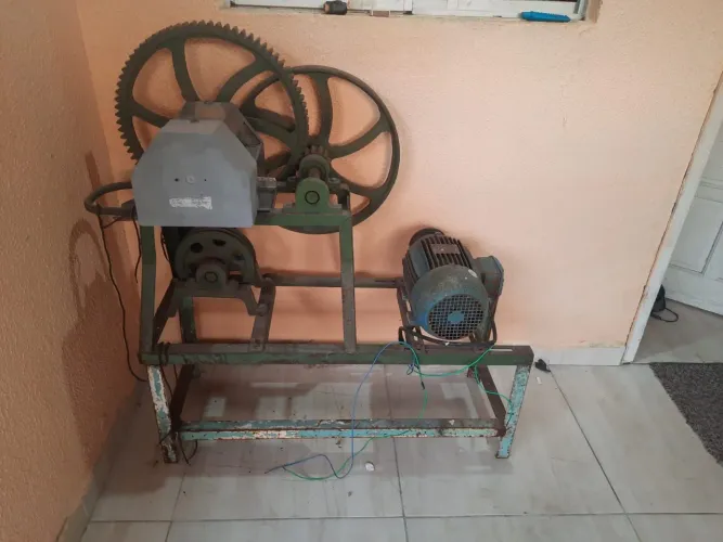 Engenho de cana trifásico 5cv de potência.
