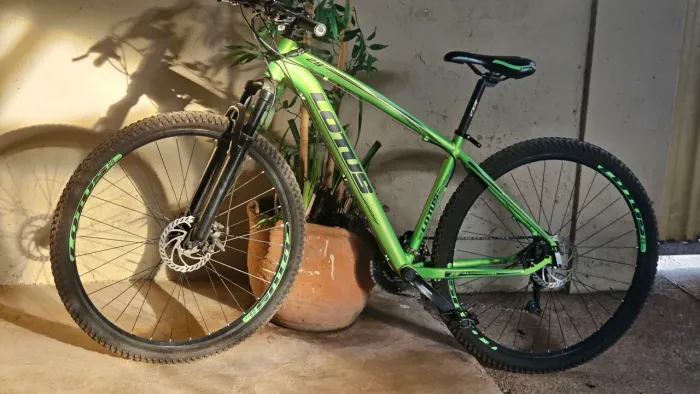 Bicicleta Lotus Aro 29 Alumínio com Suspensão e Freio a Disco