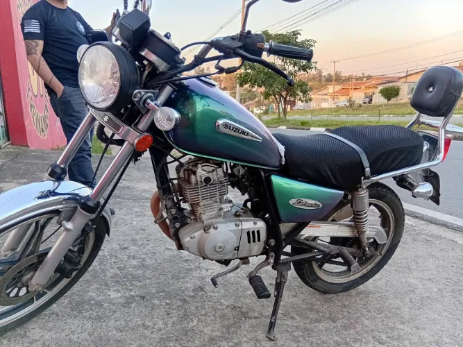 Suzuki intruder 2011
