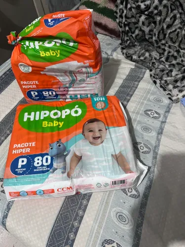 Vendo 2 pacotes de fralda 1 pacote fechado o outro aberto , porém tem mais que a metade 