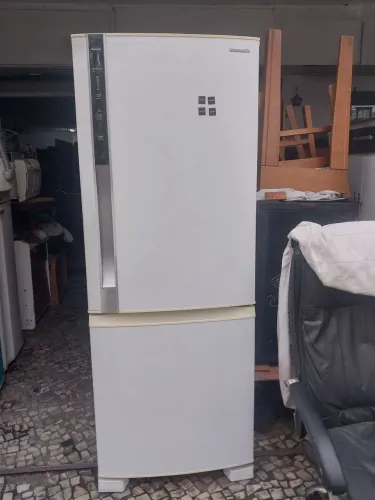 GELADEIRA PANASONIC INVERSE COM FREEZER NA PARTE INFERIOR FROST FREE 423L
