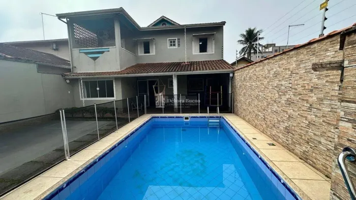 Casa Perto Praia,3dorm,área gourmet,piscina,quadra,2vagas,R$899mil aceita Banco