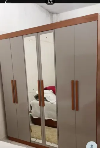 Vendo guarda roupa 6 portas com espelho