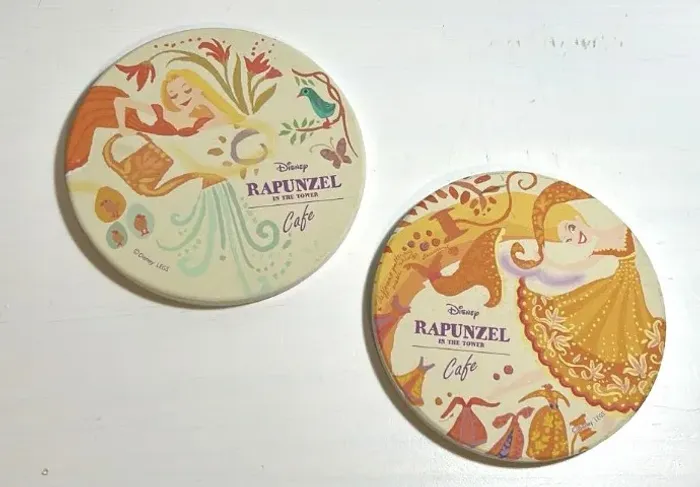 Porta-copos do Rapunzel Café no Japão