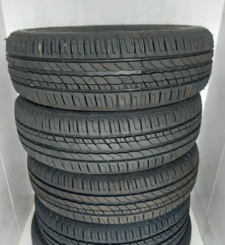 04 Pneus 175/65 R14 Remold novos
