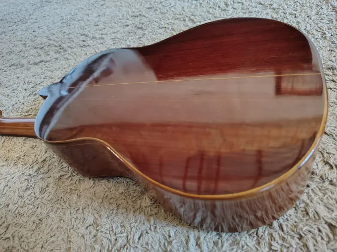 Cavaquinho clássico de cinco cordas