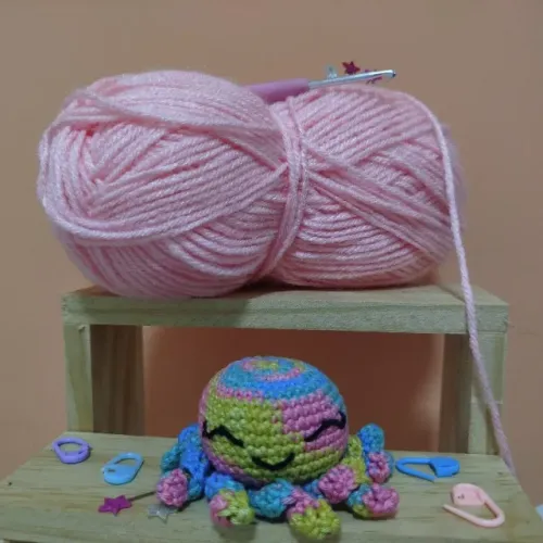 Polvo Colorido de Crochê Amigurumi Fofinho Feito à Mão