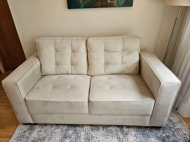 Sofa 2 lugares cinza claro suede