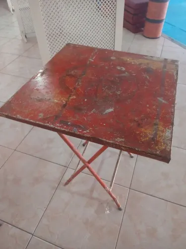 Vendo mesas e cadeiras para reforma