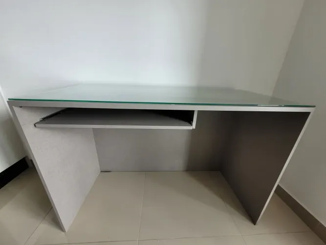 Mesa de escritório em mdf
