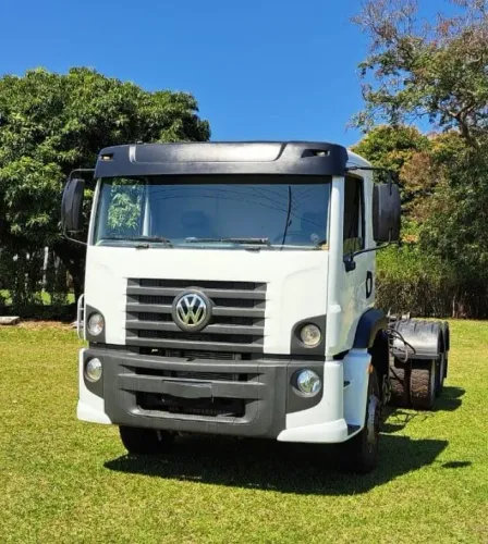 VENDE-SE CAM VW 31.330 TRUCK ROLLON MODELO/ANO 15/15