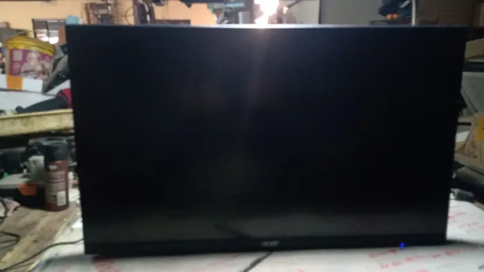 Monitor gamer Acer QG 240y com tela boa