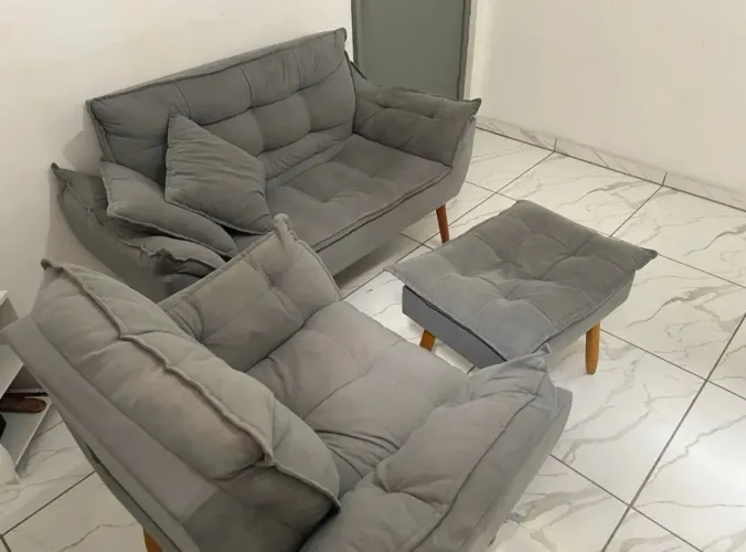 Sofá Opala de 3 lugares Cinza Claro