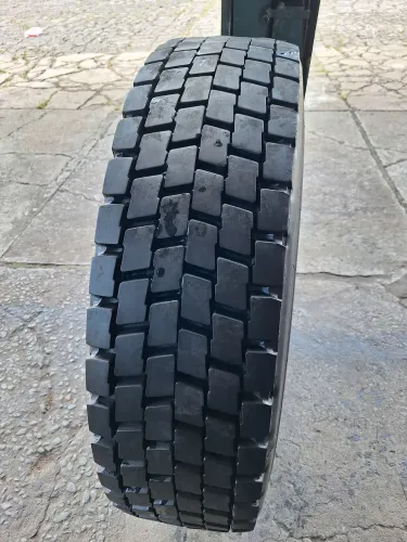 Pneu 275 80 22.5 Michelin (reformado