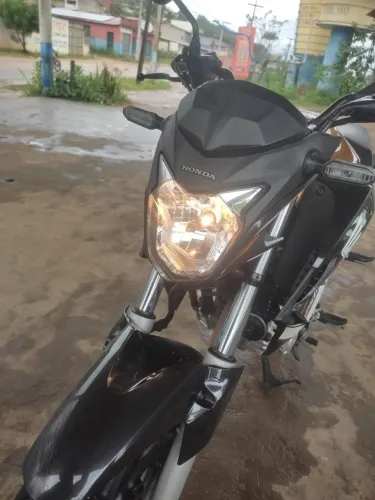 Vendo ou Troco Honda CB Twister 250 ABS 2020 ? Dourada